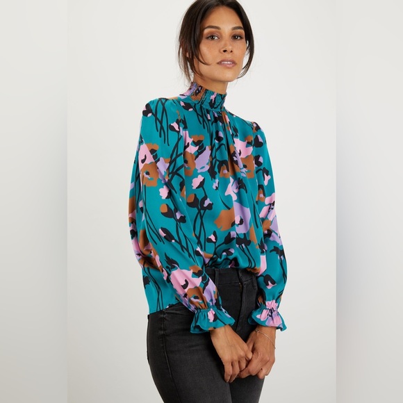 Tucker NYC Stella Top
Dini's Teal Floral in Crepe de Chine - Picture 3 of 8